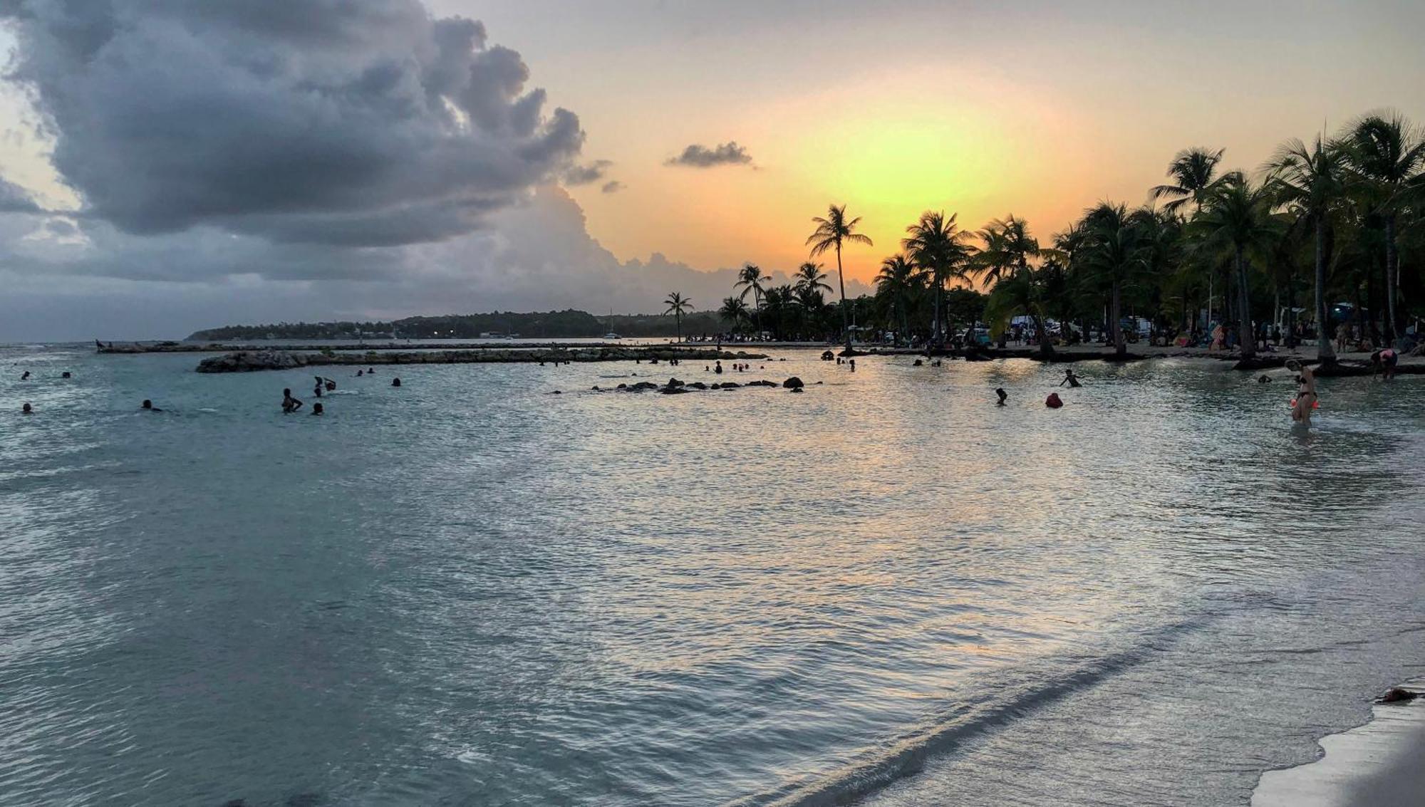 Ti Kaz Funky Host -T3 Vue Mer Premium 3 Etoiles - Village Vacances Sainte Anne Guadeloupe Экстерьер фото